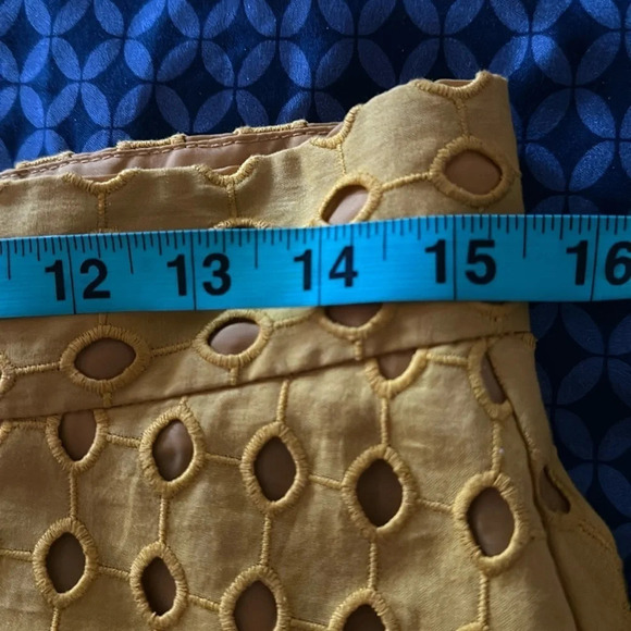 H&M  Mustard Yellow Lace Textured lined Frenchy Skirt Sz 12 - Picture 5 of 13